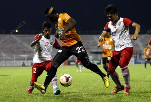 KL00_20062014_BOLA1