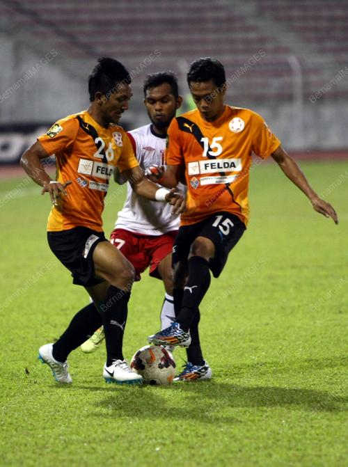 KL00_20062014_BOLA2
