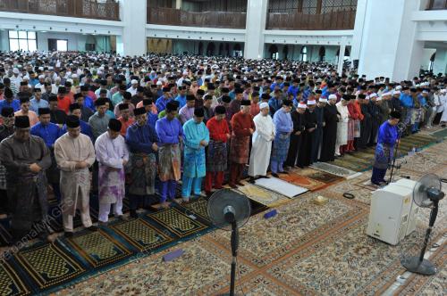 KL00_25062017_AGONG_SOLAT-02