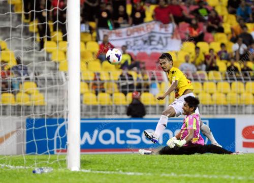 KL00_27082013_BOLA1