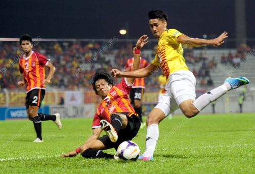 KL00_27082013_BOLA2