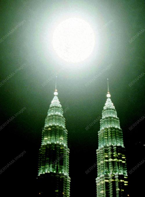 KL01-10_01_01_GERHANA_BULAN_10012001