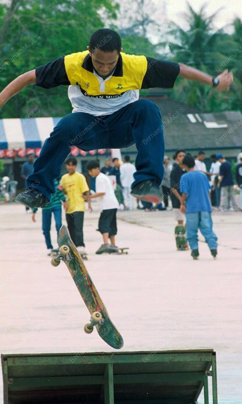 KL01-10_02_2001-SKATEBOARD_19012016