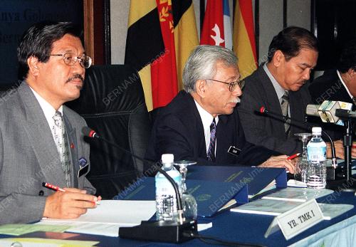 TUN DAIM ZAINUDDIN