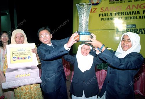 JOHAN KUIZ SAINS ANGKASA 2000