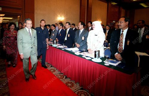 DR MAHATHIR MOHAMAD