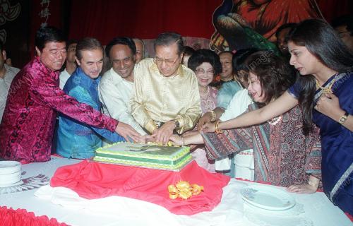 DR MAHATHIR MOHAMAD