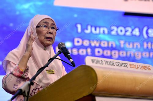 DATUK SERI DR WAN AZIZAH WAN ISMAIL