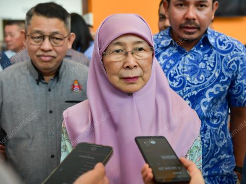 DATUK SERI DR WAN AZIZAH WAN ISMAIL