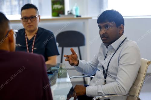 DR VEENESH SELVARATNAM