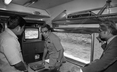 KL01_02032015_KERETA_API