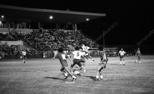 KL01_02032015_PERLAWANAN_BOLA