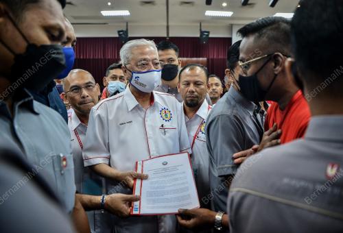 DATUK SERI ISMAIL SABRI YAAKOB