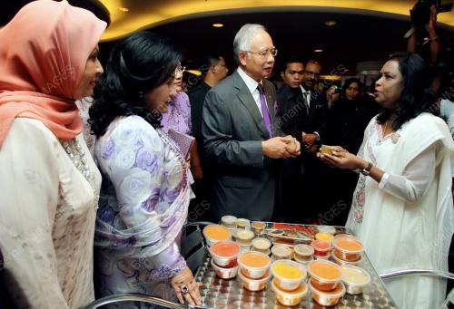 KL01_02102012_HARI_WANITA