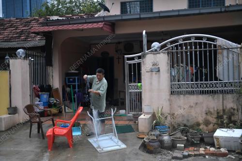 KERJA PEMBERSIHAN SELEPAS BANJIR