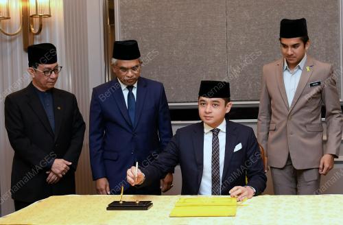 TENGKU HASSANAL IBRAHIM ALAM SHAH