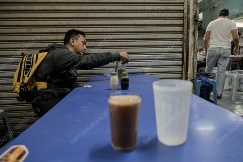 WARGA_BERSAHUR