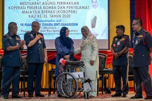 ZURAIDA KAMARUDDIN