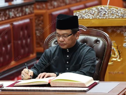 DATUK DR MOHD NA'IM MOKHTAR