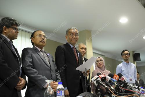 DATUK SERI DR DZULKEFLY AHMAD