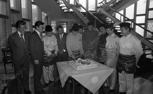 KL01_04051982_PERLANTIKAN
