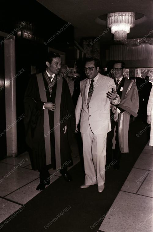 DATUK SERI DR. MAHATHIR BIN MOHAMAD