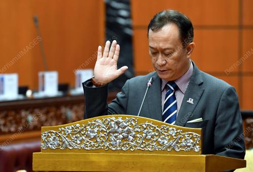 KL01_04122017_ANGKAT_SUMPAH_BN201711303057