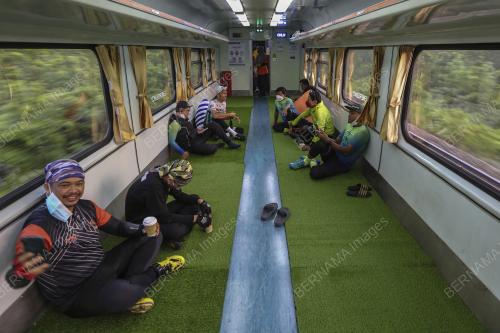 KTMB TAWAR PERKHIDMATAN TREN SEWA KHAS BAWA BASIKAL