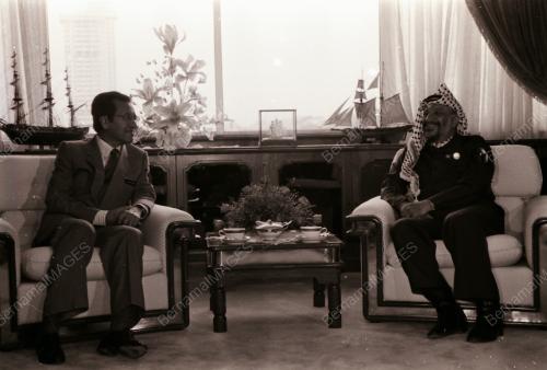 YASSER ARAFAT LAWAT PEJABAT PERDANA MENTERI