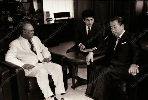 YAB ENCIK ABDUL GHAFAR BABA
