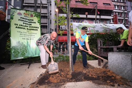 KL01_05052019_CARFREE_BN20190503872