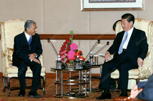 KL01_05102013_TUN_DR_MAHATHIR