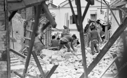 KL01_06022015_BANGUNAN_RUNTUH