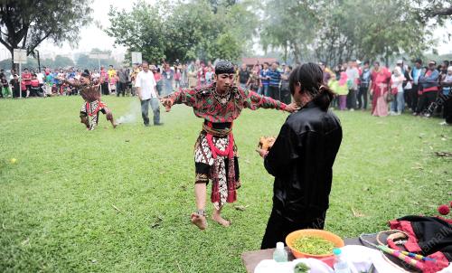KL01_06092015_PESTA