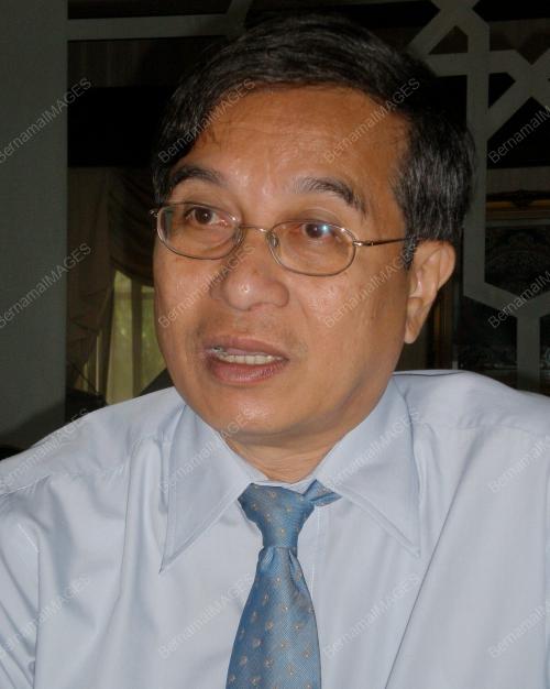 NIK MUSTAPHA NIK HASSAN