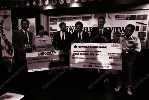 KETUA NAVAL TERIMA CEK