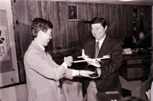 DR LING LIONG SIK