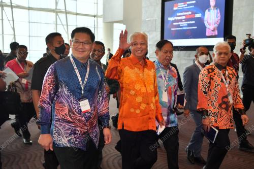 DATUK SERI ISMAIL SABRI YAAKOB
