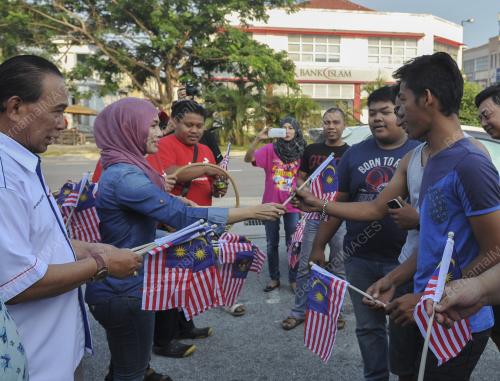 KL01_0815_UMNO_BENDERA_30082015