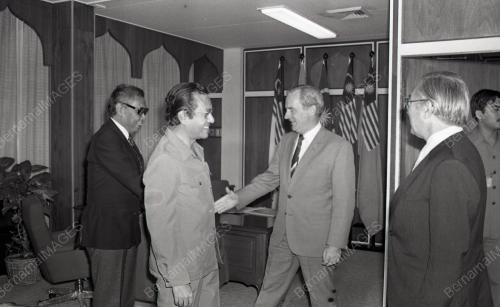 KL01_09012015_HAYDEN_MINDEF