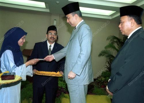 RAJA DR NAZRIN ZHAH