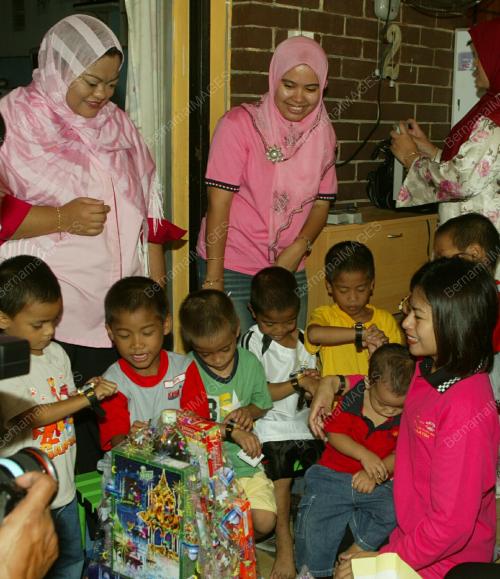 DATUK NORAINI AHMAD