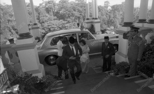 KL01_09032015_SULTAN_AGONG