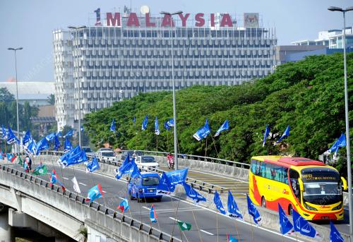 KL01_09042013_PRU13_BENDERA