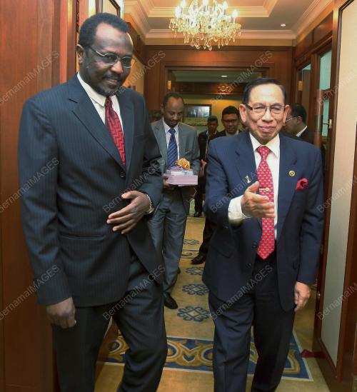TAN SRI ABU ZAHAR UJANG