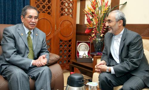 DR WAN JUNAIDI TUANKU JAAFAR