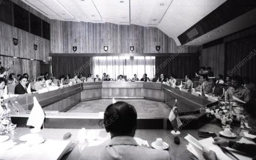 DR. MAHATHIR MOHAMAD