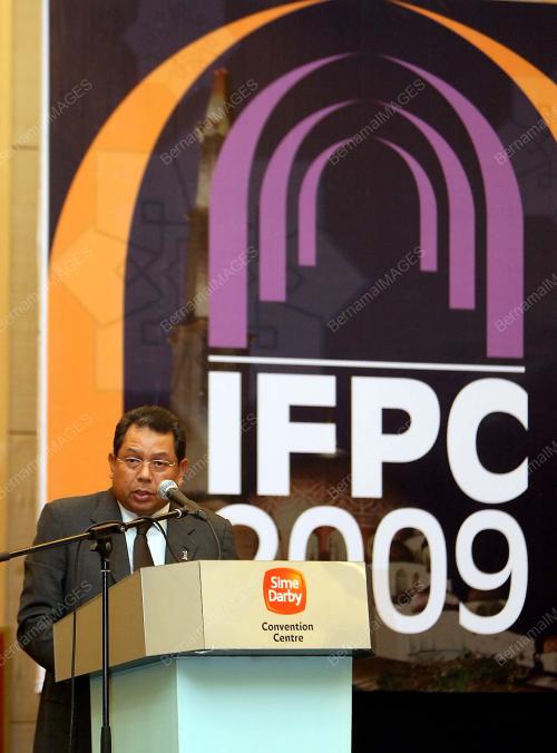 SENATOR DATUK DR AWANG ADEK HUSSIN