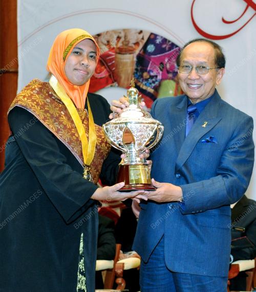 DATUK_SRI_UTAMA_RAIS_YATIM