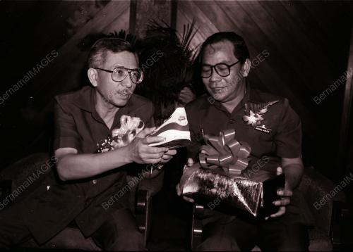 TUN DAIM ZAINUDDIN